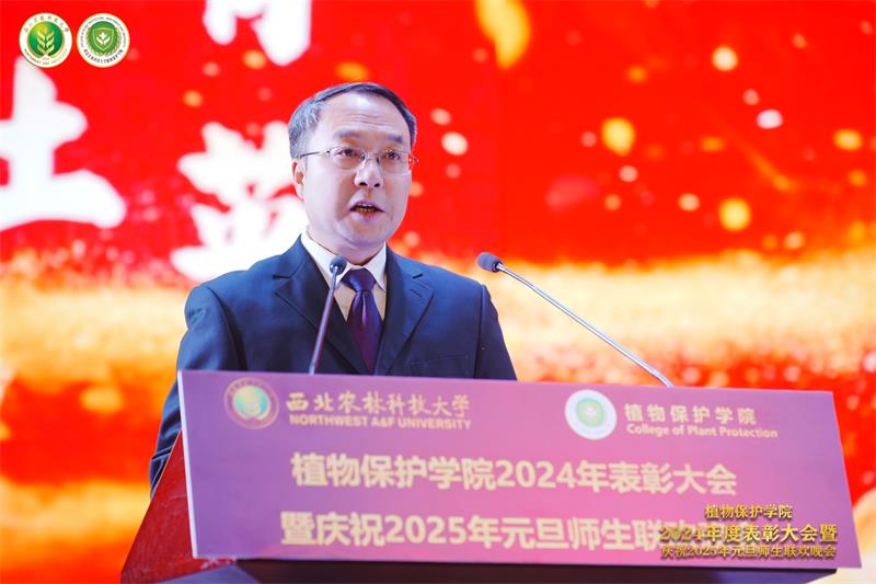 8001.澳门新葡京网址
党委书记黄明学主持表彰大会.jpg